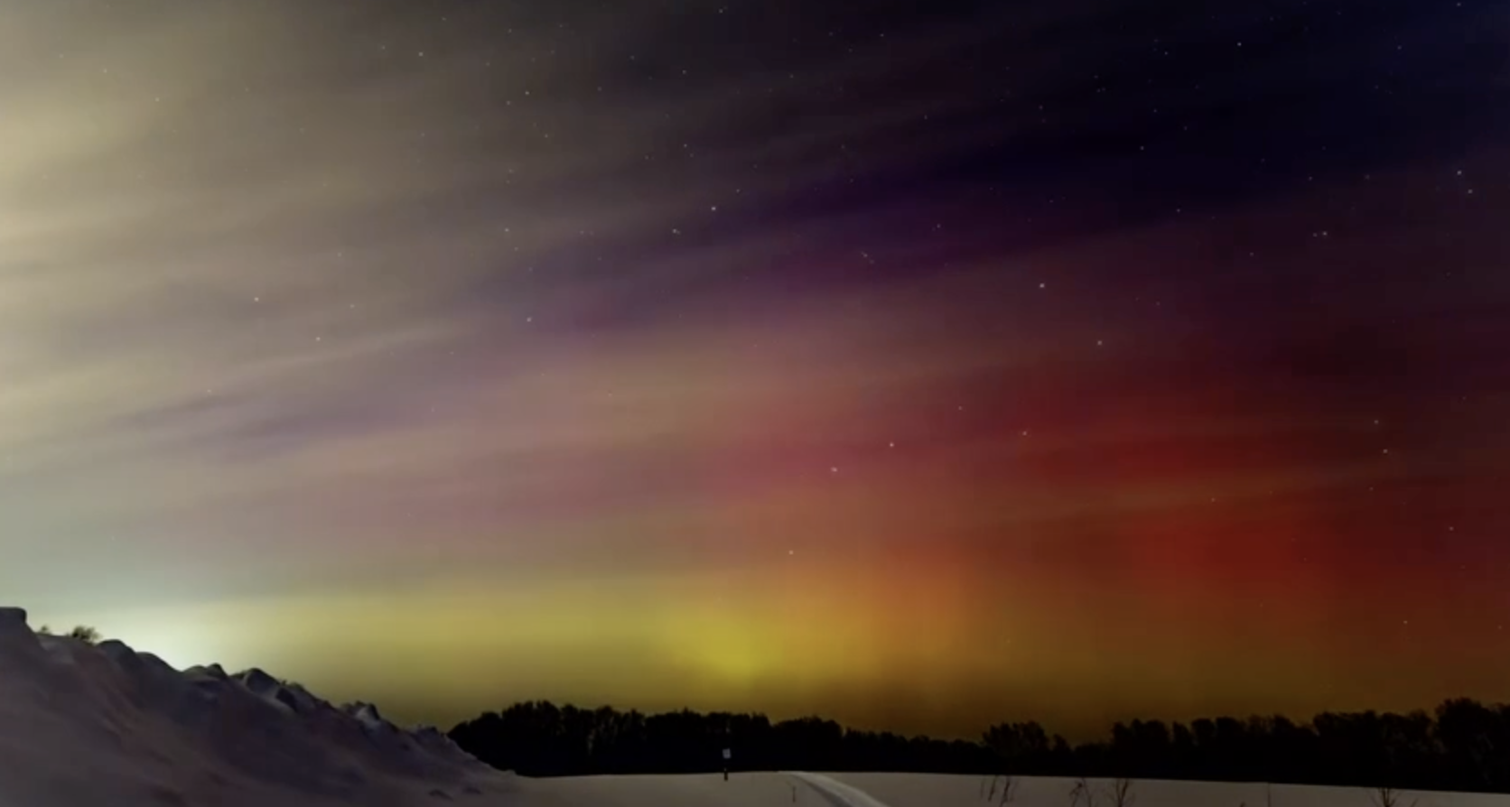 Фото Небо над Новосибирском засияло: 10 невероятных кадров полярного сияния 4